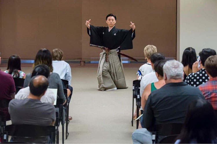 領事館での講演の様子